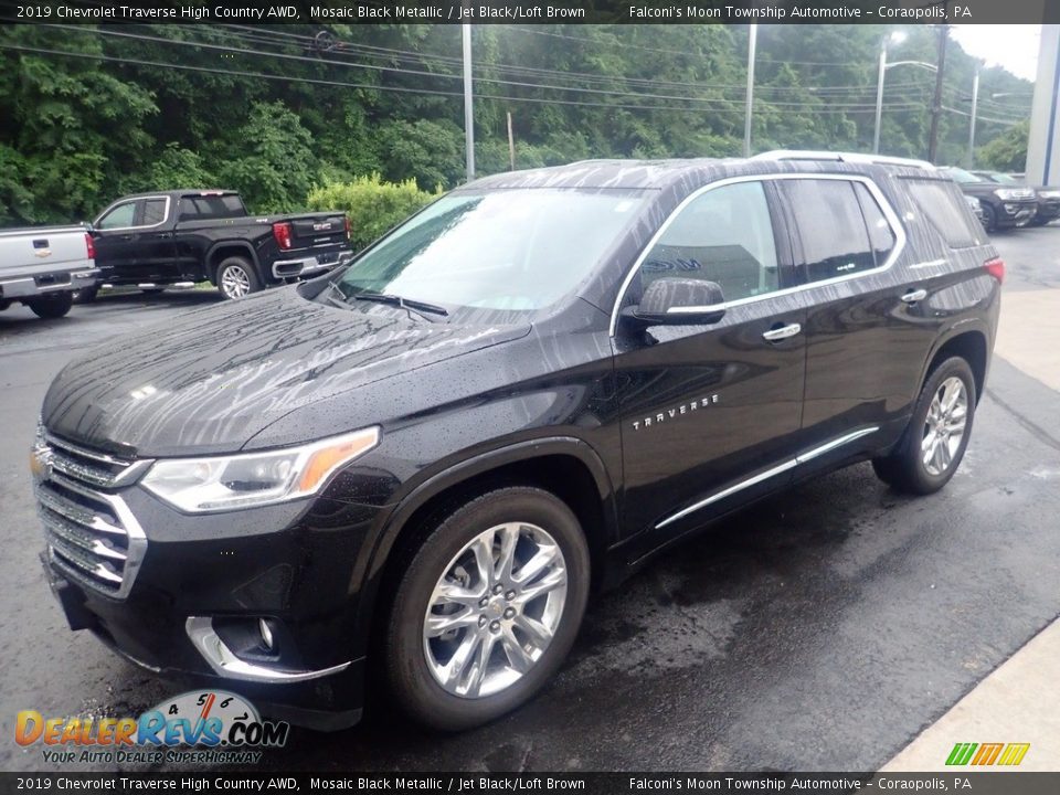 Front 3/4 View of 2019 Chevrolet Traverse High Country AWD Photo #7