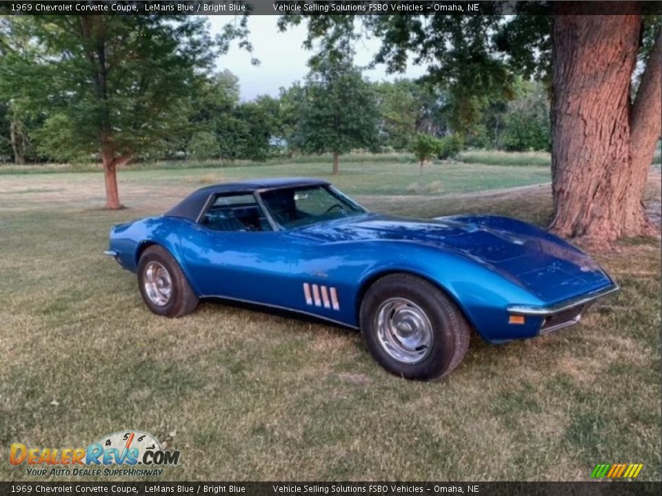 Front 3/4 View of 1969 Chevrolet Corvette Coupe Photo #1