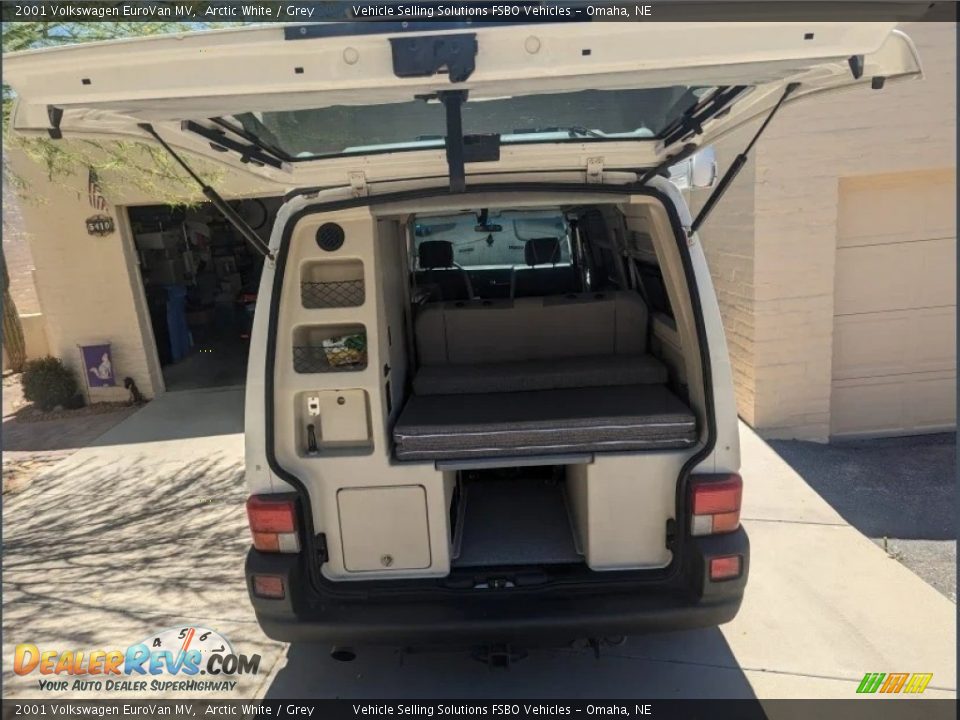 2001 Volkswagen EuroVan MV Trunk Photo #2