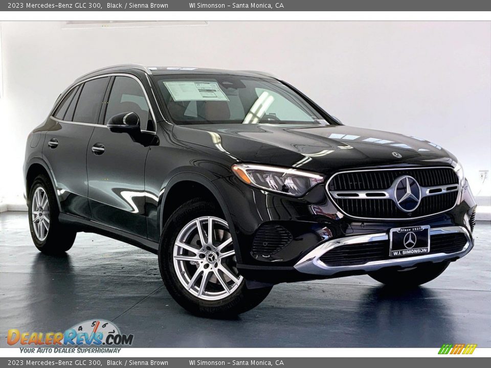 Front 3/4 View of 2023 Mercedes-Benz GLC 300 Photo #12