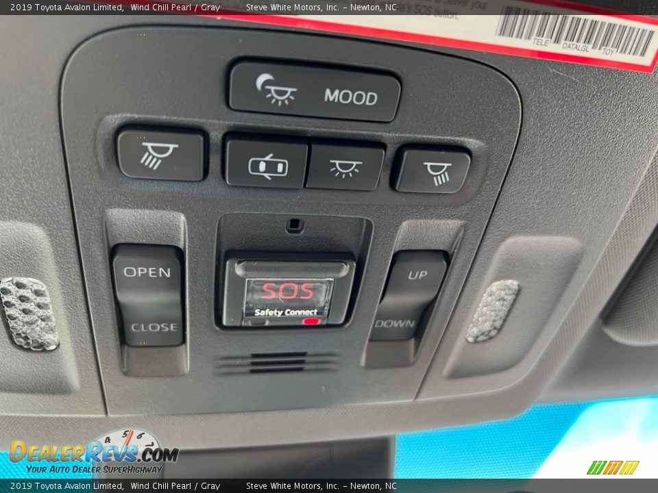 Controls of 2019 Toyota Avalon Limited Photo #27