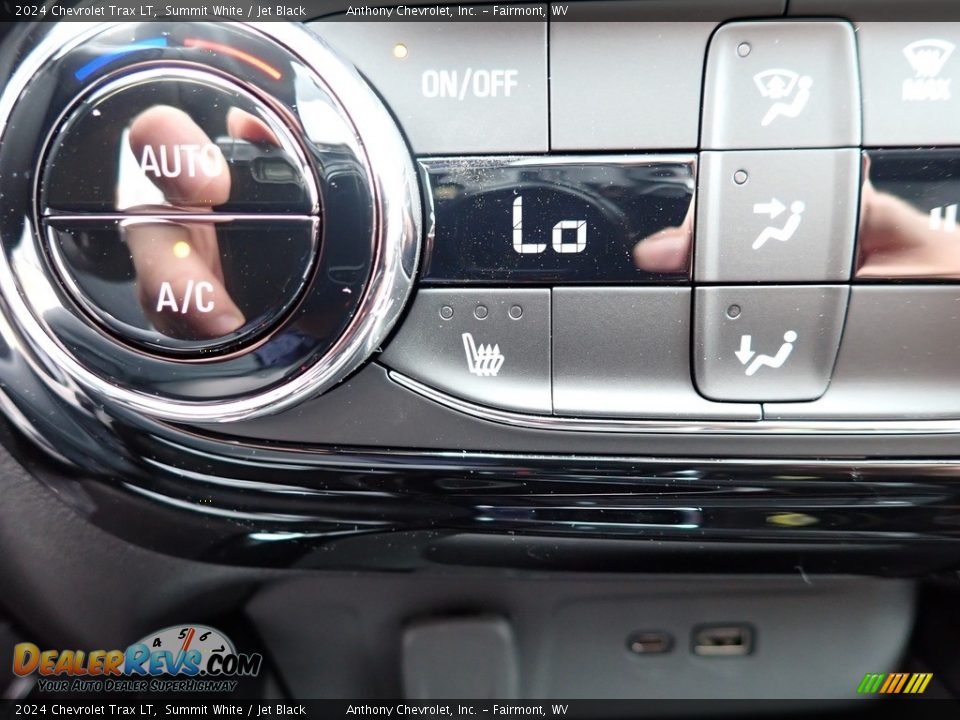 Controls of 2024 Chevrolet Trax LT Photo #16