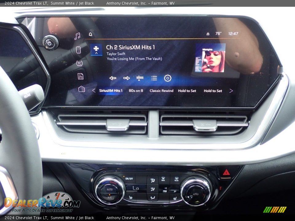 Controls of 2024 Chevrolet Trax LT Photo #20
