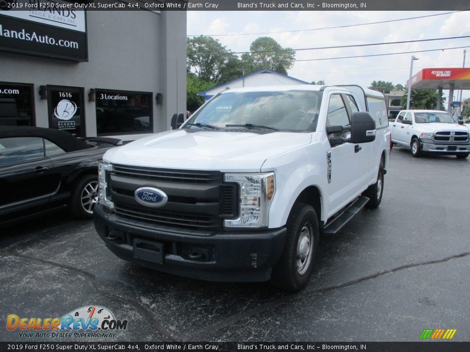 2019 Ford F250 Super Duty XL SuperCab 4x4 Oxford White / Earth Gray Photo #2