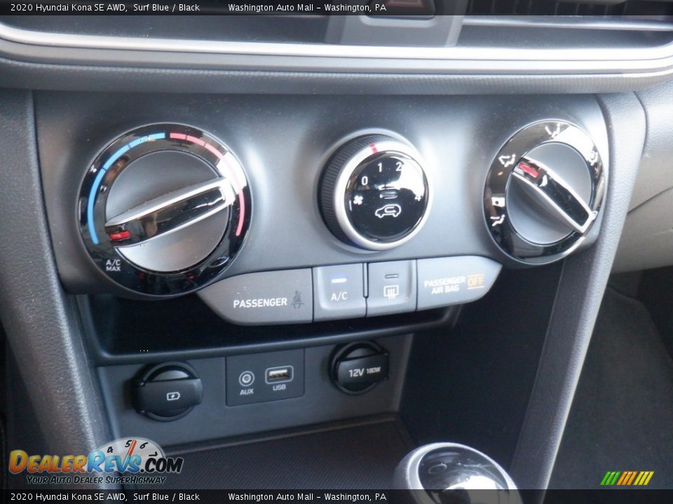 Controls of 2020 Hyundai Kona SE AWD Photo #14