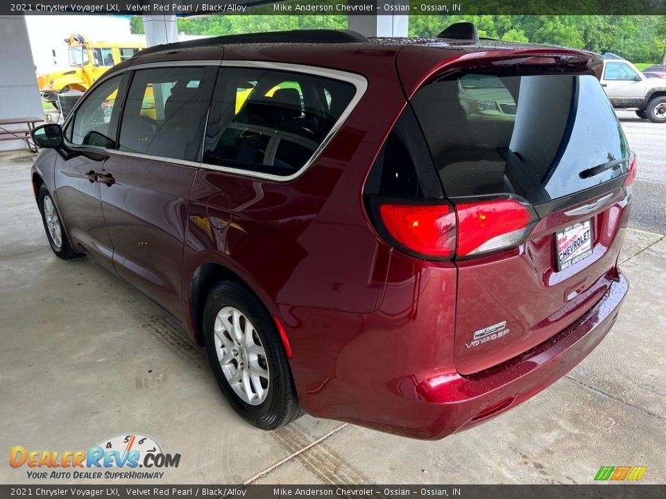 2021 Chrysler Voyager LXI Velvet Red Pearl / Black/Alloy Photo #10