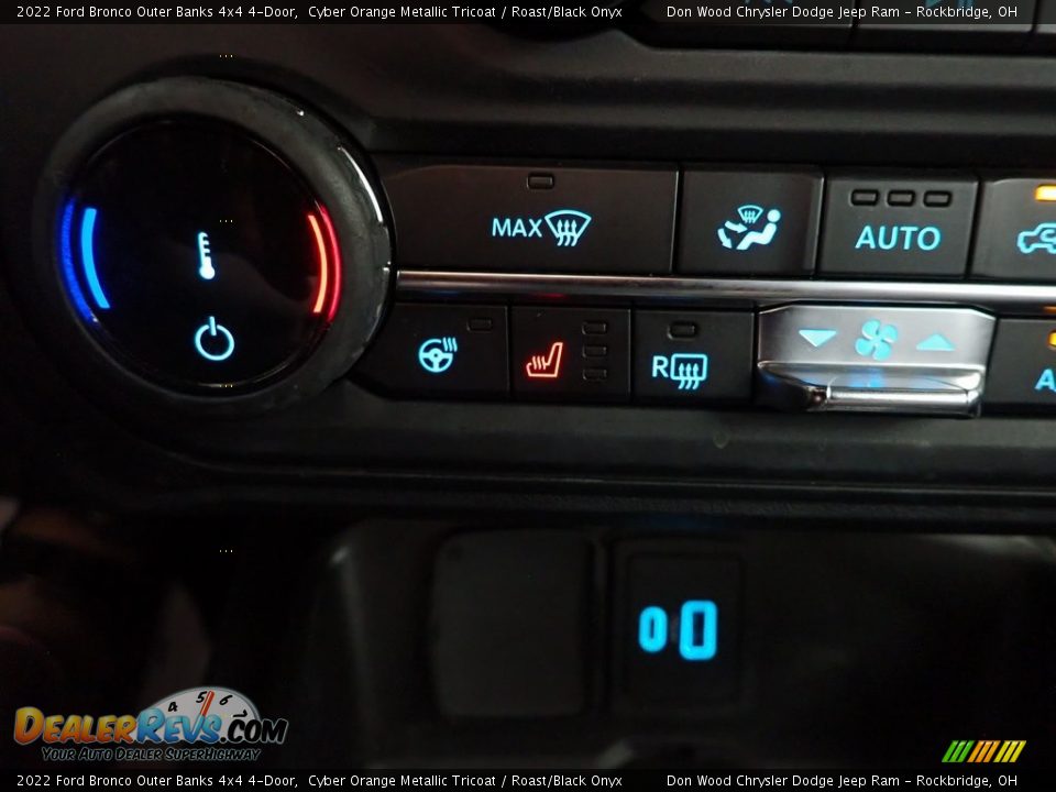 Controls of 2022 Ford Bronco Outer Banks 4x4 4-Door Photo #5