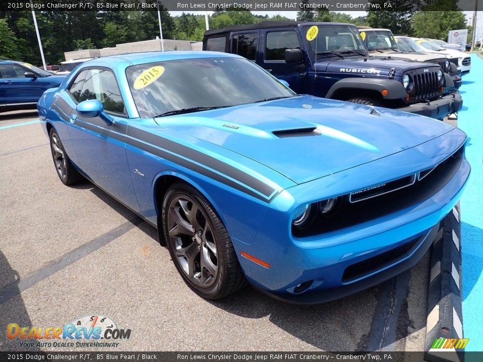 Front 3/4 View of 2015 Dodge Challenger R/T Photo #3