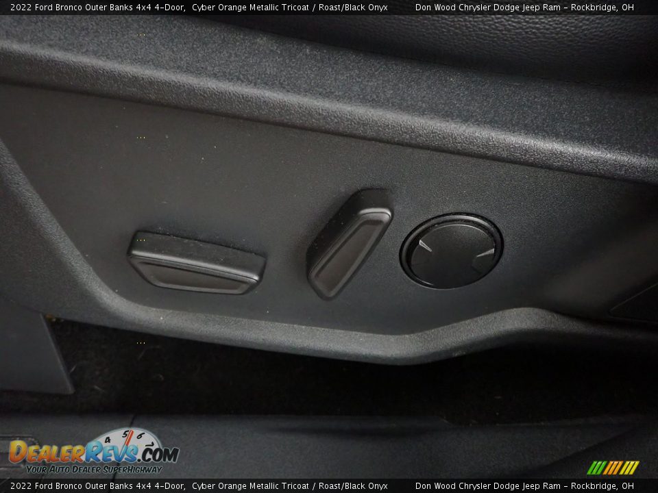 Front Seat of 2022 Ford Bronco Outer Banks 4x4 4-Door Photo #14