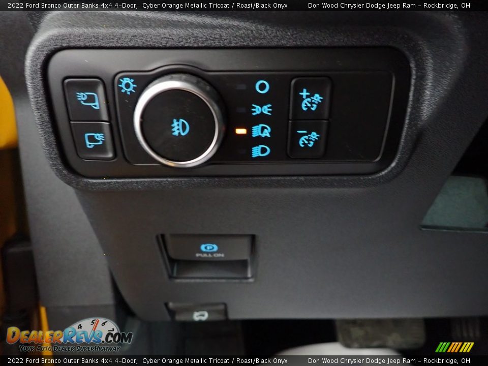 Controls of 2022 Ford Bronco Outer Banks 4x4 4-Door Photo #16