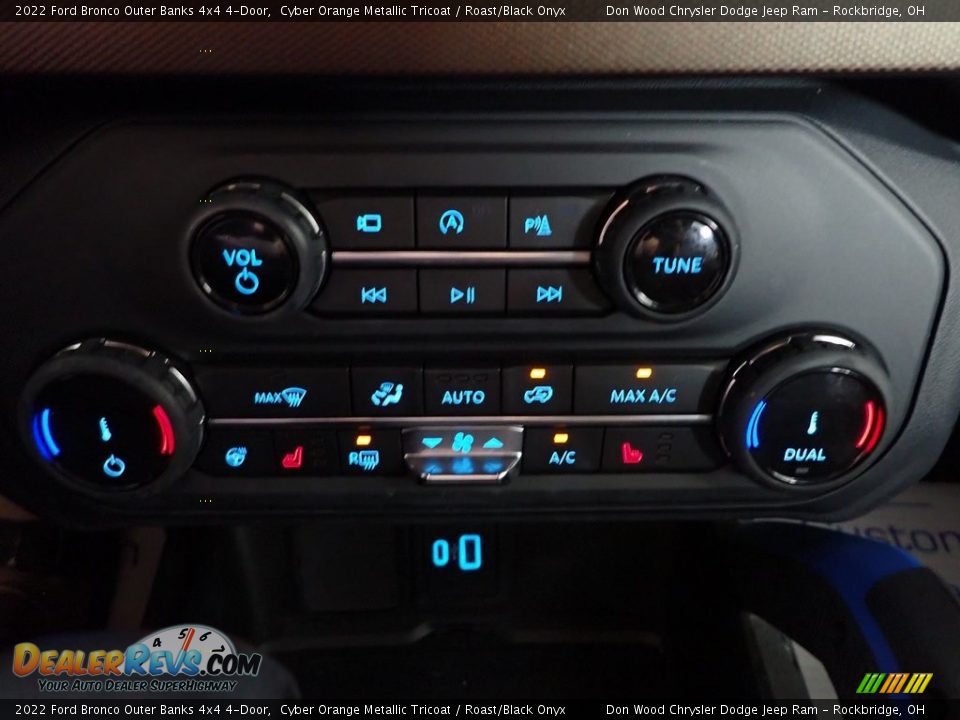 Controls of 2022 Ford Bronco Outer Banks 4x4 4-Door Photo #20