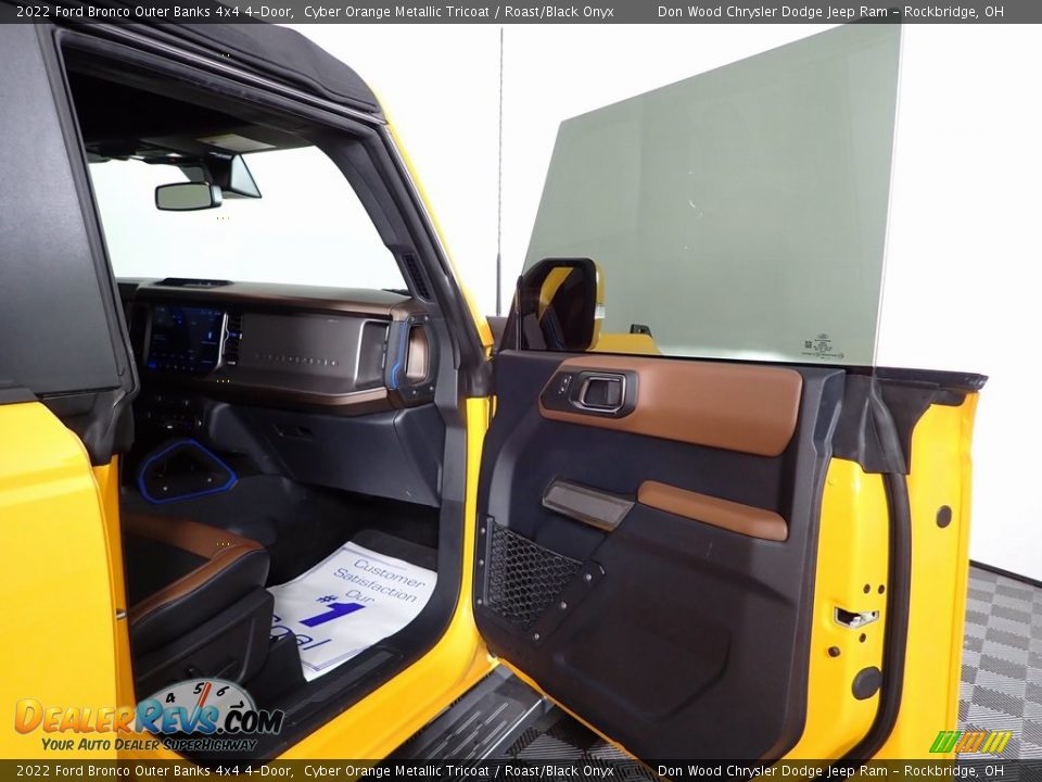 Door Panel of 2022 Ford Bronco Outer Banks 4x4 4-Door Photo #28