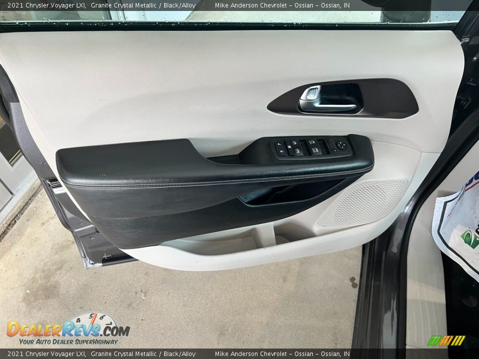Door Panel of 2021 Chrysler Voyager LXI Photo #16