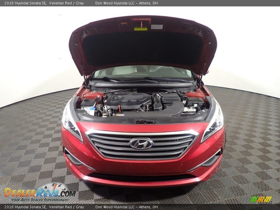 2016 Hyundai Sonata SE Venetian Red / Gray Photo #5