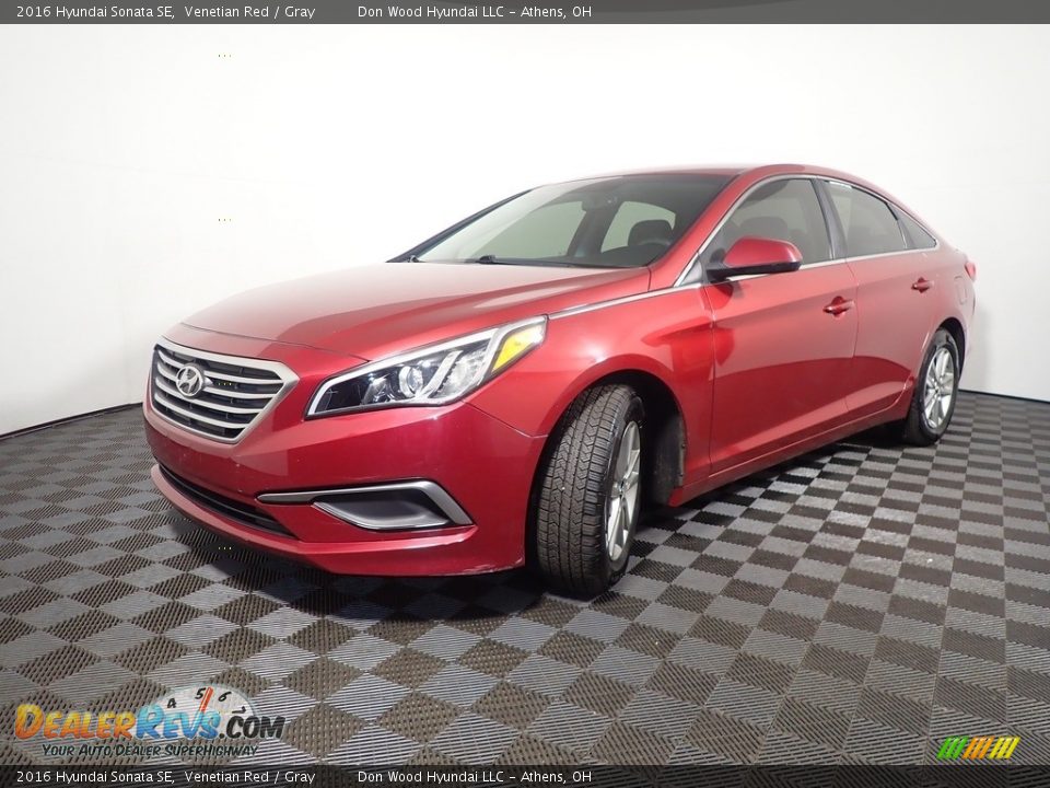 2016 Hyundai Sonata SE Venetian Red / Gray Photo #7