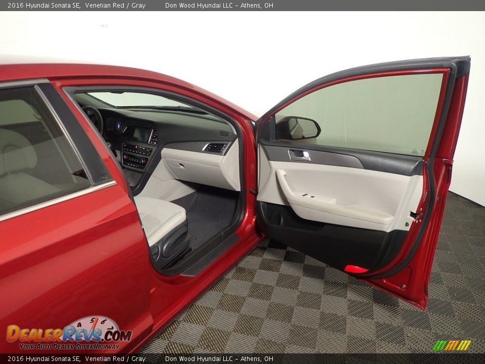2016 Hyundai Sonata SE Venetian Red / Gray Photo #33