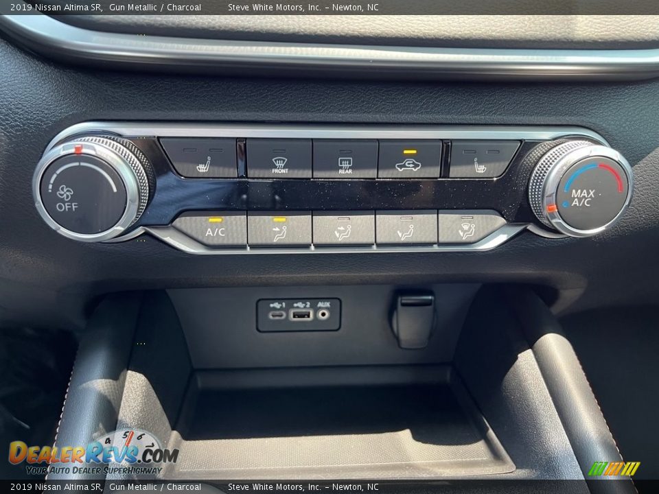 Controls of 2019 Nissan Altima SR Photo #22