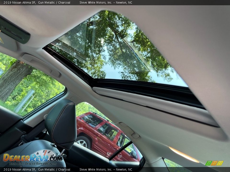 Sunroof of 2019 Nissan Altima SR Photo #26