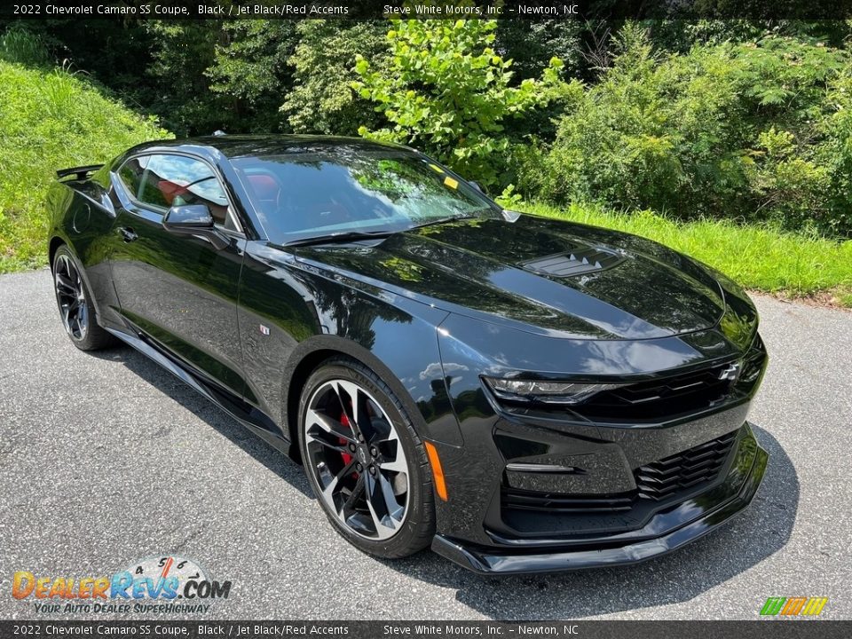 Front 3/4 View of 2022 Chevrolet Camaro SS Coupe Photo #5