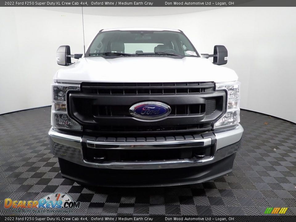 2022 Ford F250 Super Duty XL Crew Cab 4x4 Oxford White / Medium Earth Gray Photo #4