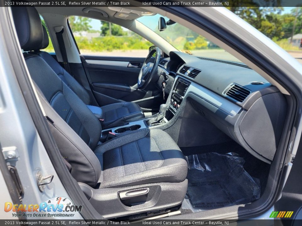 Front Seat of 2013 Volkswagen Passat 2.5L SE Photo #11