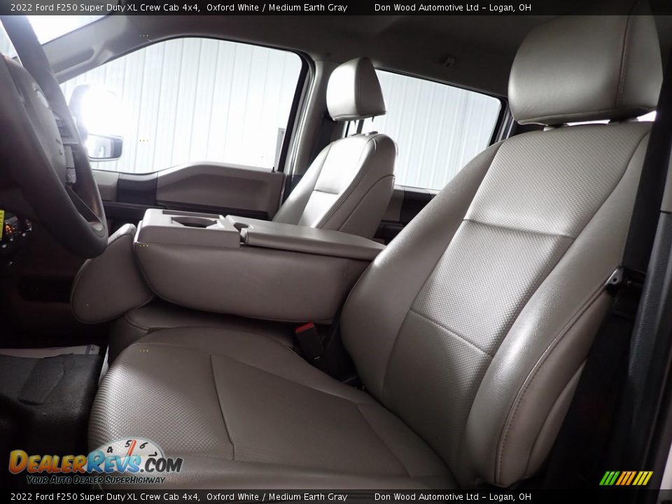 Front Seat of 2022 Ford F250 Super Duty XL Crew Cab 4x4 Photo #12