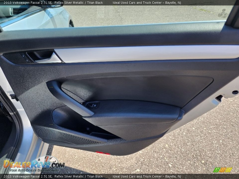 Door Panel of 2013 Volkswagen Passat 2.5L SE Photo #14