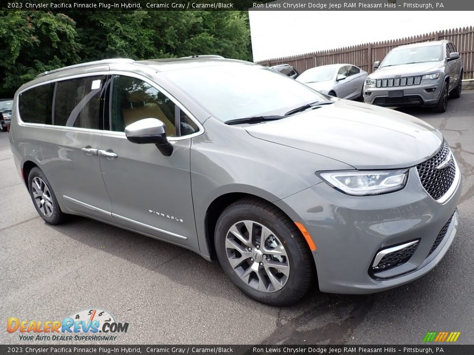 Front 3/4 View of 2023 Chrysler Pacifica Pinnacle Plug-In Hybrid Photo #8