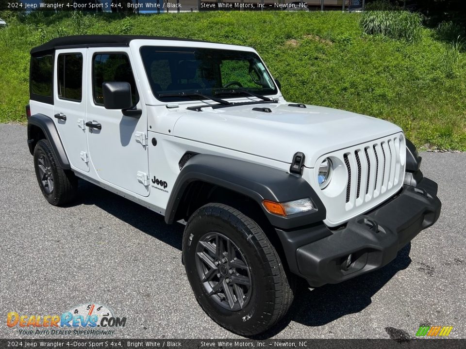 Front 3/4 View of 2024 Jeep Wrangler 4-Door Sport S 4x4 Photo #4