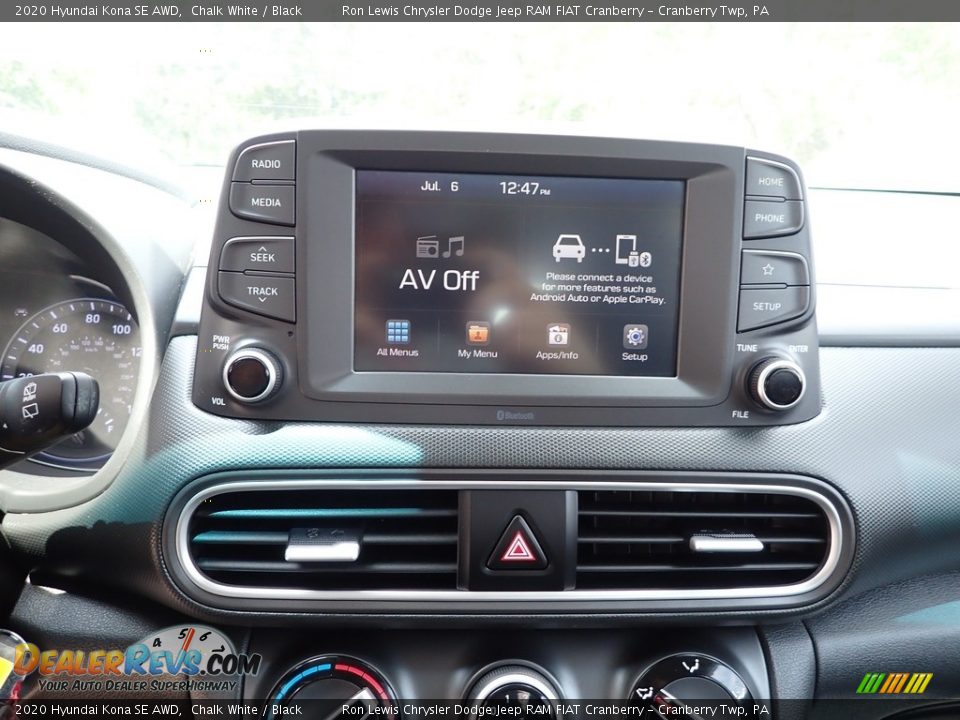 Controls of 2020 Hyundai Kona SE AWD Photo #17
