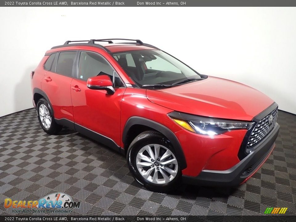 Front 3/4 View of 2022 Toyota Corolla Cross LE AWD Photo #3