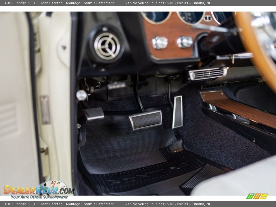 Controls of 1967 Pontiac GTO 2 Door Hardtop Photo #11
