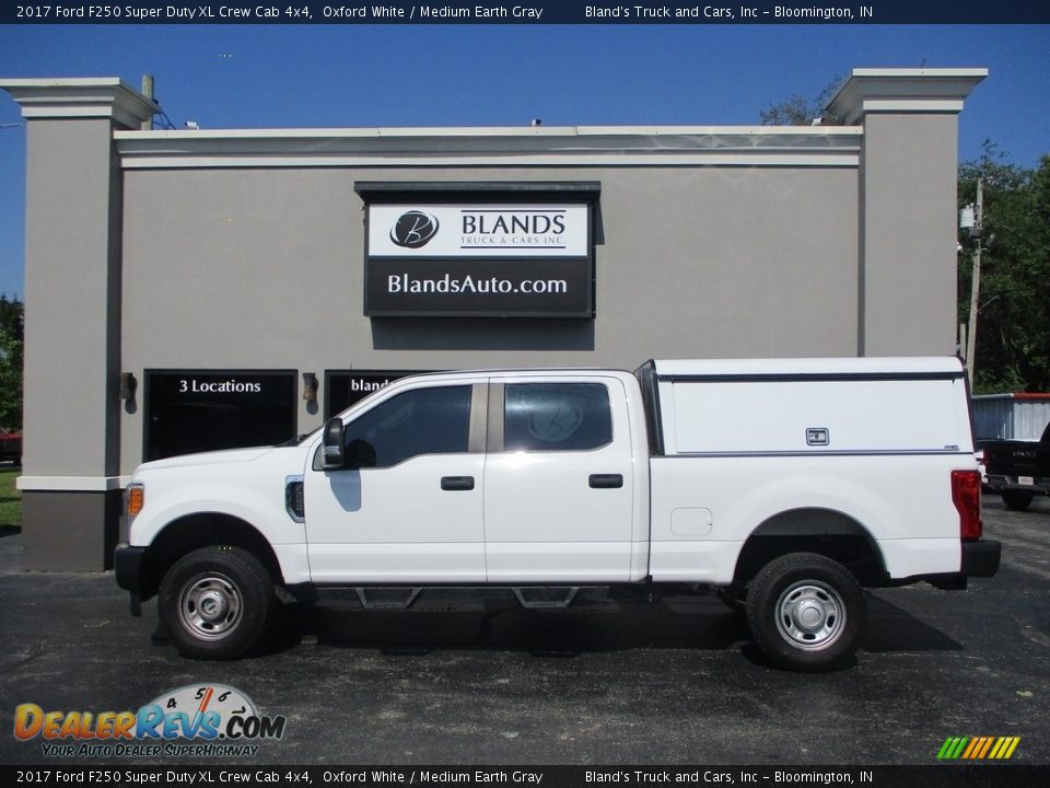 2017 Ford F250 Super Duty XL Crew Cab 4x4 Oxford White / Medium Earth Gray Photo #1