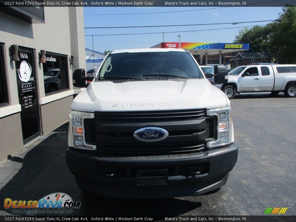 2017 Ford F250 Super Duty XL Crew Cab 4x4 Oxford White / Medium Earth Gray Photo #24