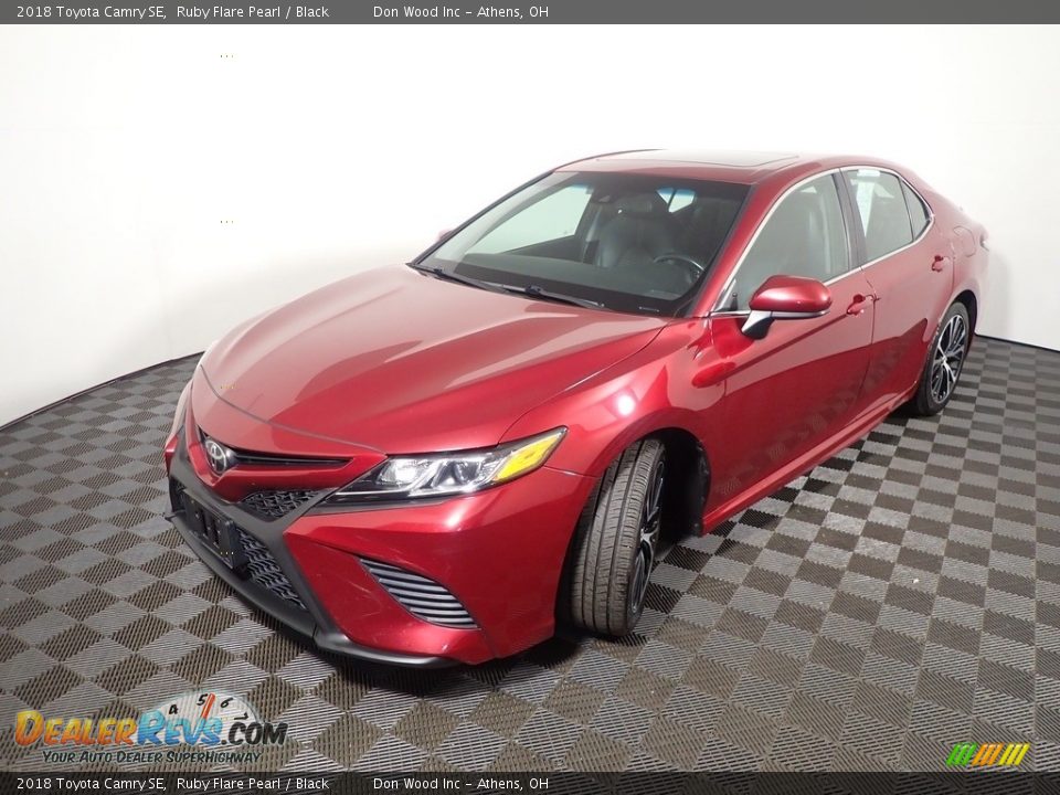 2018 Toyota Camry SE Ruby Flare Pearl / Black Photo #9