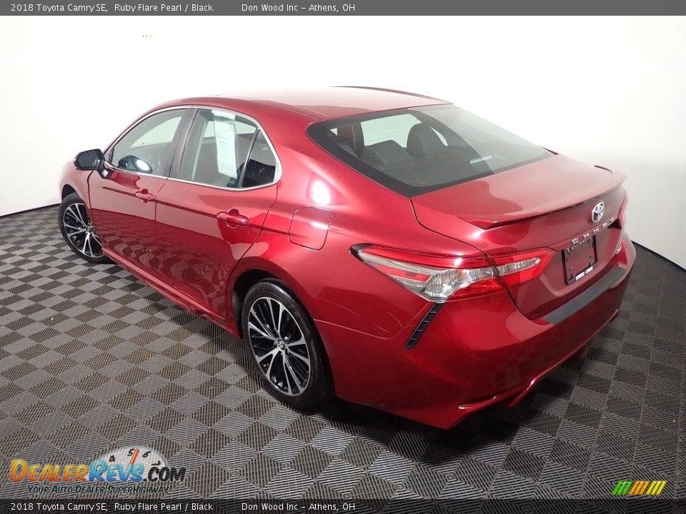2018 Toyota Camry SE Ruby Flare Pearl / Black Photo #11