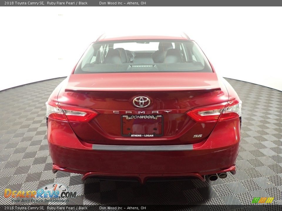 2018 Toyota Camry SE Ruby Flare Pearl / Black Photo #12