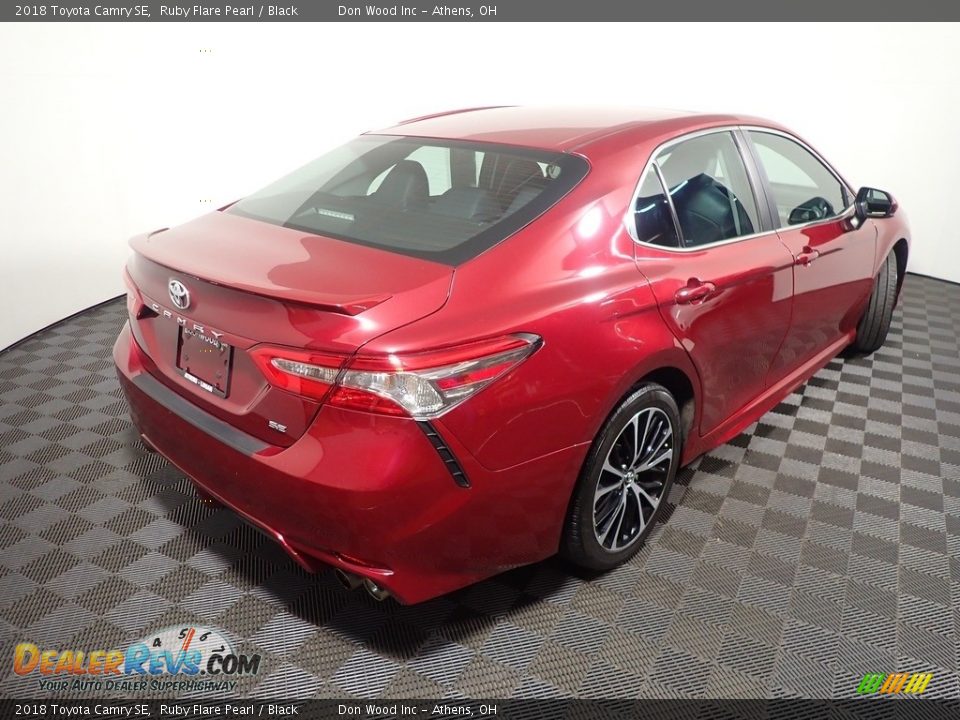 2018 Toyota Camry SE Ruby Flare Pearl / Black Photo #16