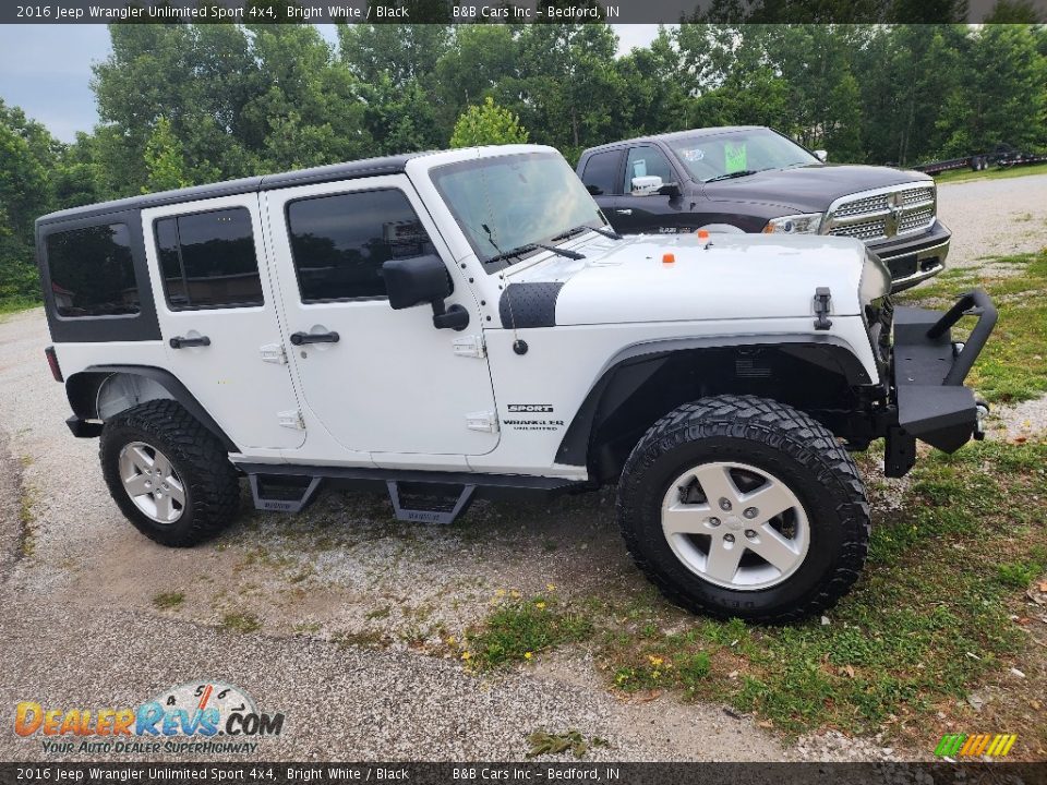 Front 3/4 View of 2016 Jeep Wrangler Unlimited Sport 4x4 Photo #28