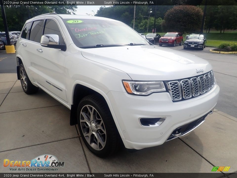 Front 3/4 View of 2020 Jeep Grand Cherokee Overland 4x4 Photo #6