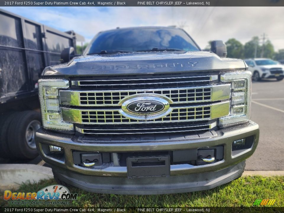 2017 Ford F250 Super Duty Platinum Crew Cab 4x4 Magnetic / Black Photo #2