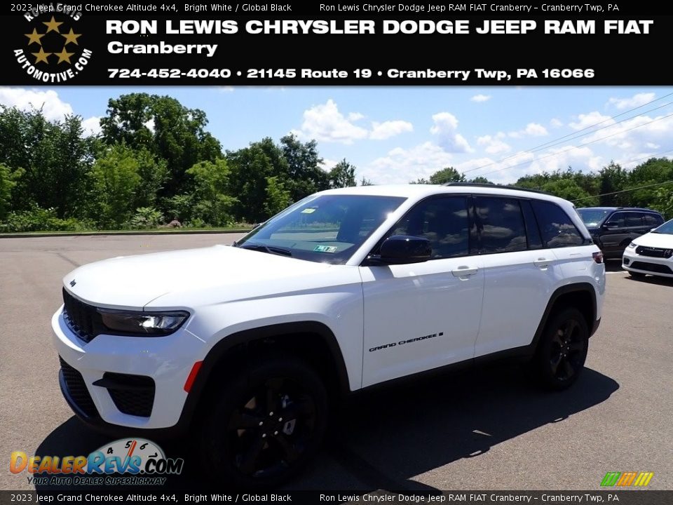 2023 Jeep Grand Cherokee Altitude 4x4 Bright White / Global Black Photo #1