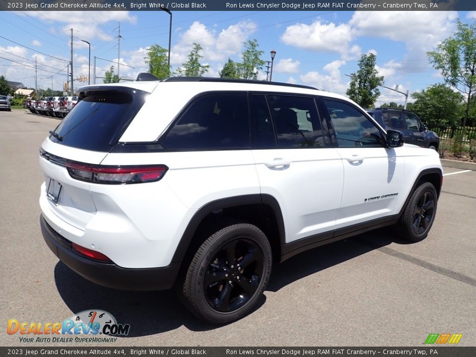 2023 Jeep Grand Cherokee Altitude 4x4 Bright White / Global Black Photo #5