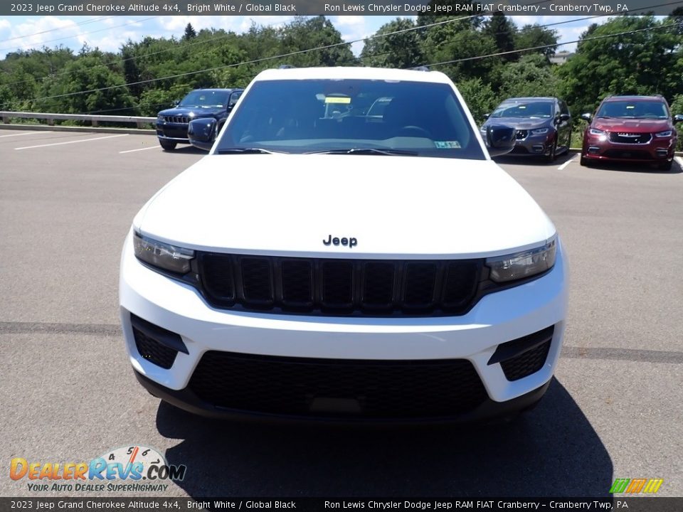 2023 Jeep Grand Cherokee Altitude 4x4 Bright White / Global Black Photo #8