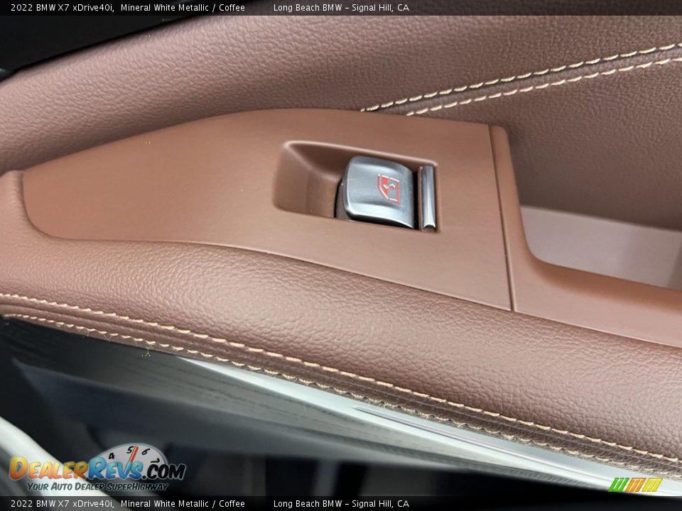 Door Panel of 2022 BMW X7 xDrive40i Photo #11