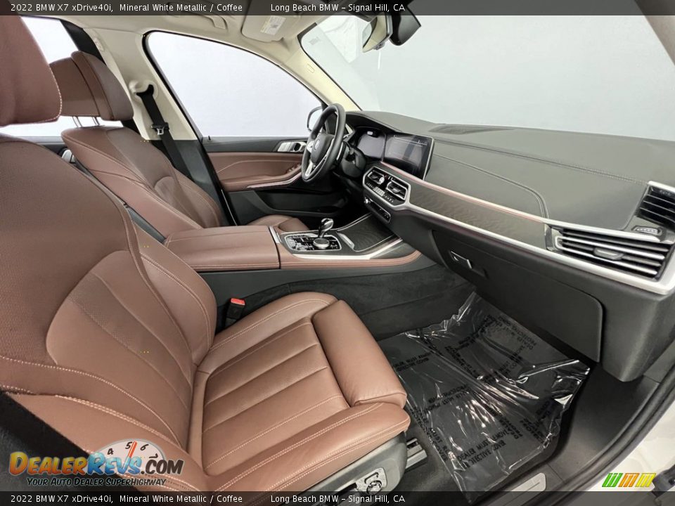 Front Seat of 2022 BMW X7 xDrive40i Photo #13