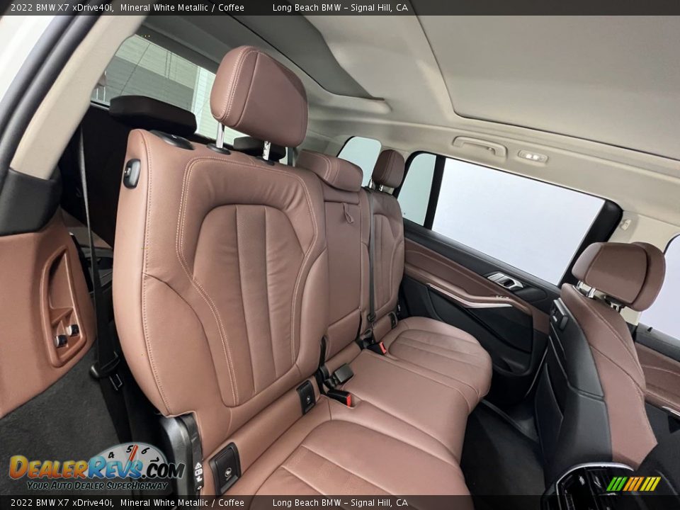 Rear Seat of 2022 BMW X7 xDrive40i Photo #14