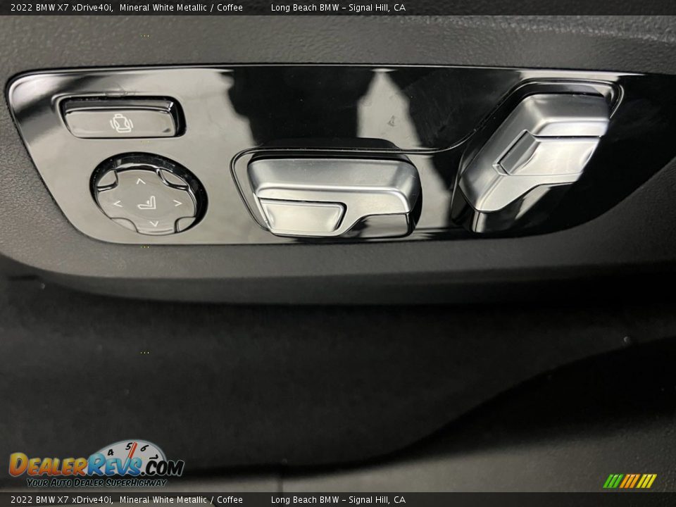 Controls of 2022 BMW X7 xDrive40i Photo #21