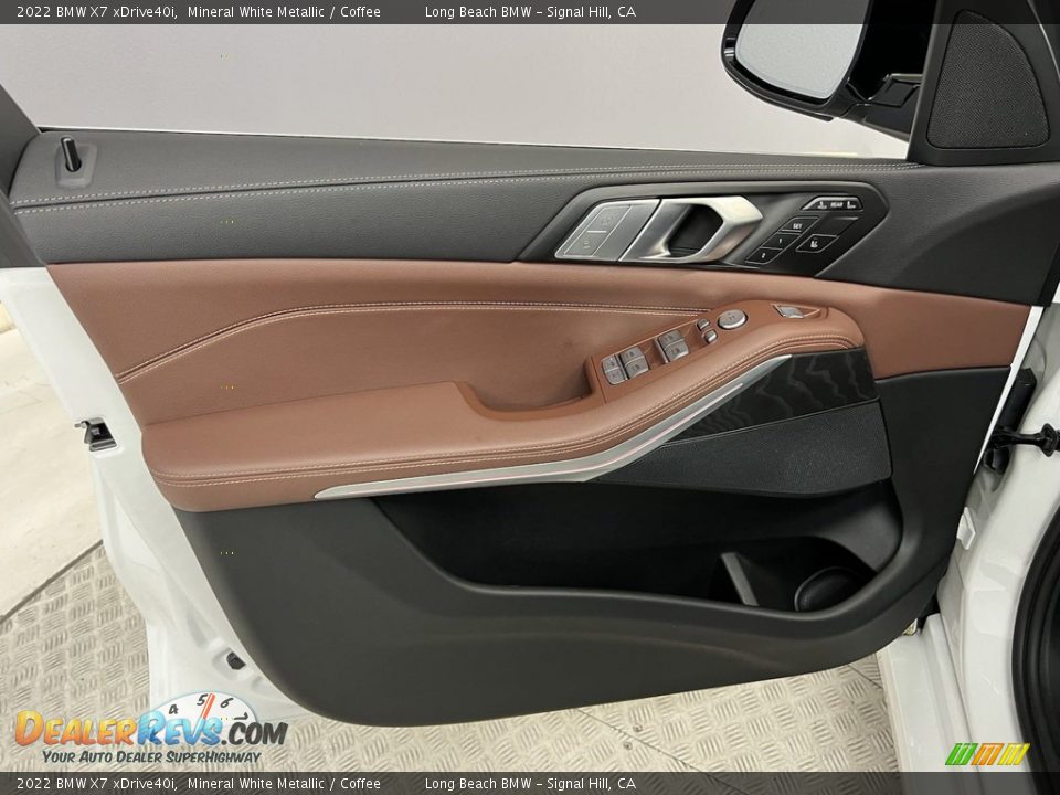 Door Panel of 2022 BMW X7 xDrive40i Photo #23