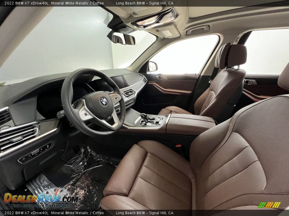 Front Seat of 2022 BMW X7 xDrive40i Photo #24